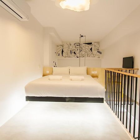 Apartamento Guernica Luxury Duplex - Location, Light, And Art Madrid Exterior foto