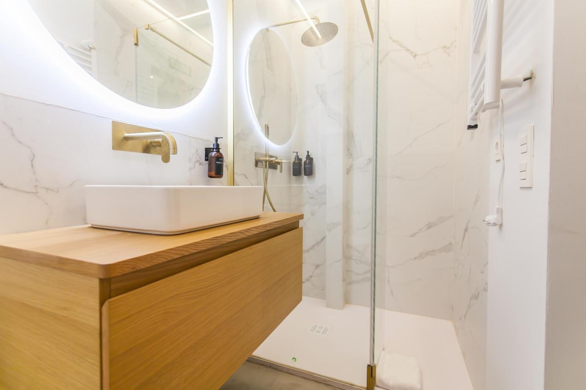Apartamento Guernica Luxury Duplex - Location, Light, And Art Madrid Exterior foto